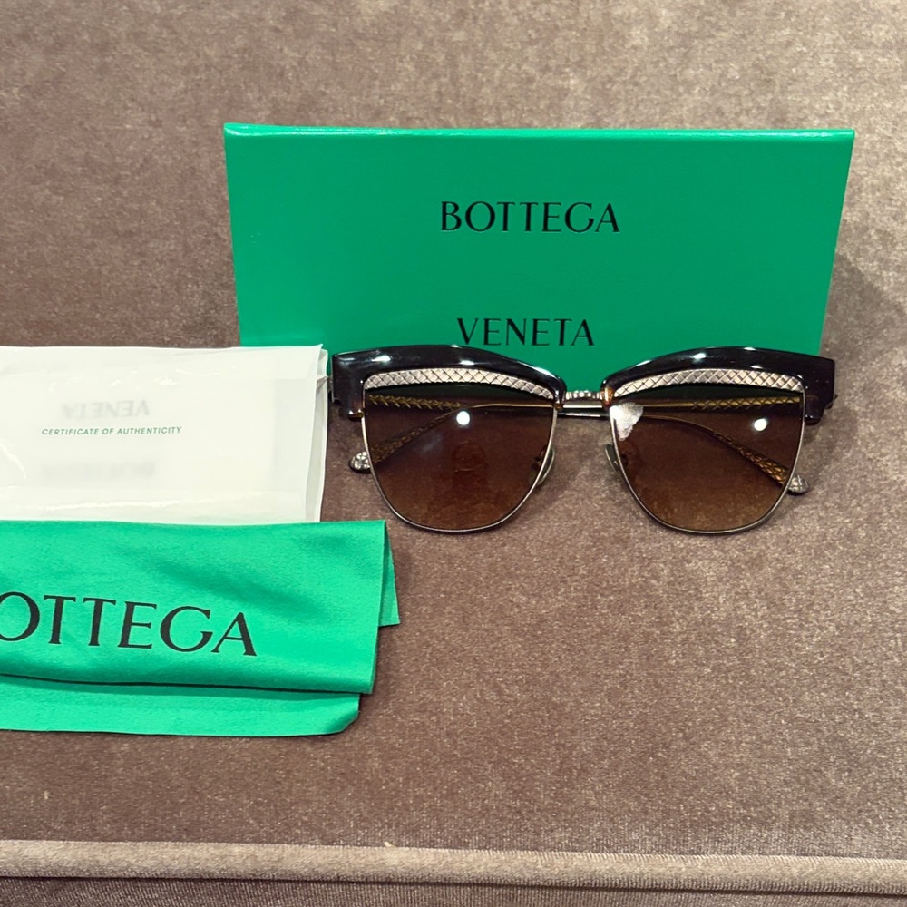 Authentic Bottega Veneta brown cat eye gunmetal diamond design Sunglasses lenses